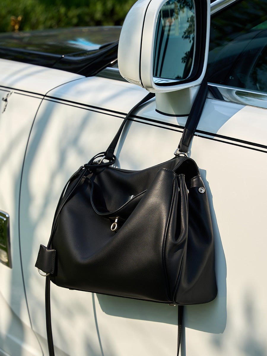 Aubrine Cosette Shoulder Bag in Black