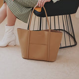 Aubrine Jeanne Shopper, video
