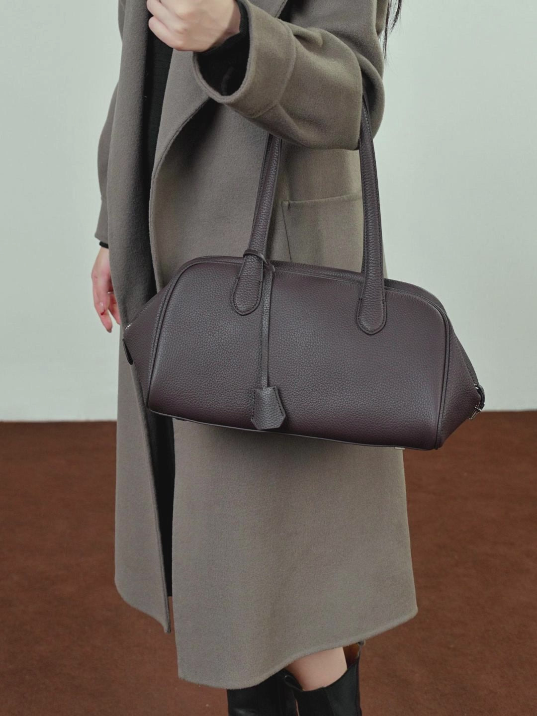 Aubrine Honorine Tote, video
