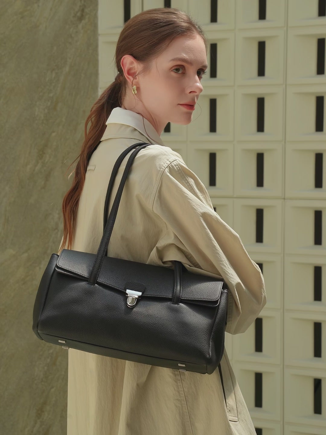 Aubrine Leonie Tote, video